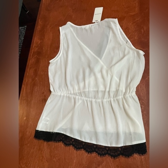 NWT Pleione Lace-trimmed Peplum Blouse Women’s Size M Surplice Neck White - Picture 10 of 16